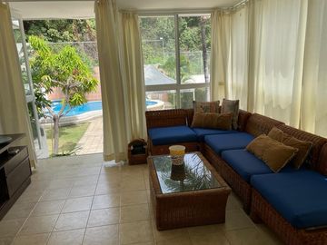 En Venta amplia y moderna casa de 3 dormitorios en Ceibos Norte