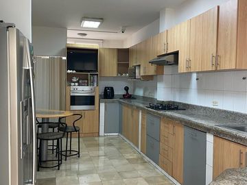En Venta amplia y moderna casa de 3 dormitorios en Ceibos Norte