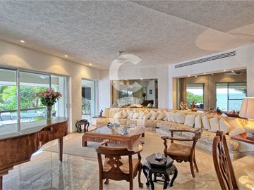 Casa en Venta en Cancun Frente Al Mar en Las Quintas Zona Hotelera