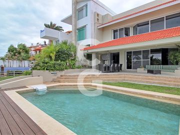 Casa en Venta en Cancun Frente Al Mar en Las Quintas Zona Hotelera