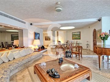 Casa en Venta en Cancun Frente Al Mar en Las Quintas Zona Hotelera