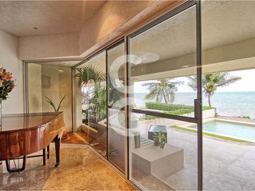 Casa en Venta en Cancun Frente Al Mar en Las Quintas Zona Hotelera