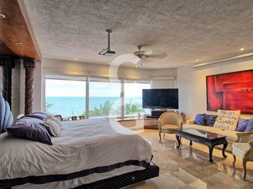 Casa en Venta en Cancun Frente Al Mar en Las Quintas Zona Hotelera