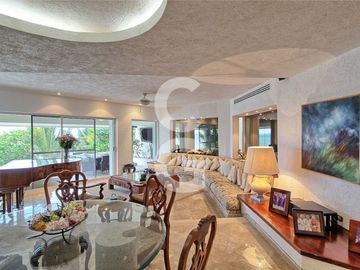 Casa en Venta en Cancun Frente Al Mar en Las Quintas Zona Hotelera