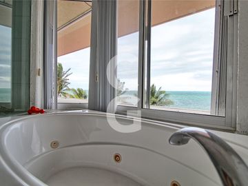 Casa en Venta en Cancun Frente Al Mar en Las Quintas Zona Hotelera