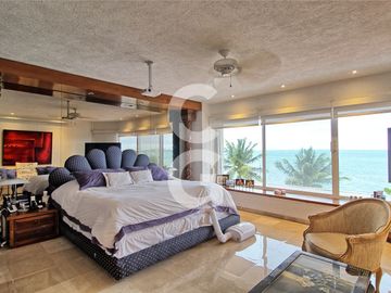 Casa en Venta en Cancun Frente Al Mar en Las Quintas Zona Hotelera