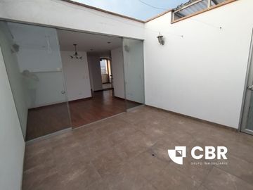 VENDO AMPLIO DÚPLEX EN LINCE