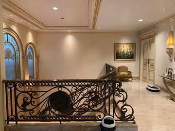 Langka! Rumah Mewah Taman Resort Mediterania, classic, furnished