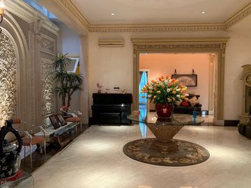 Langka! Rumah Mewah Taman Resort Mediterania, classic, furnished