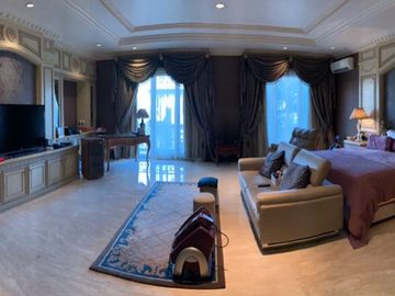 Langka! Rumah Mewah Taman Resort Mediterania, classic, furnished