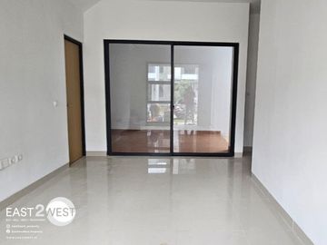 Disewakan Rumah Cluster Yuthica Puspita Loka BSD City Tangerang Selatan Unit Baru Semi Furnished Lokasi Nyaman Strategis