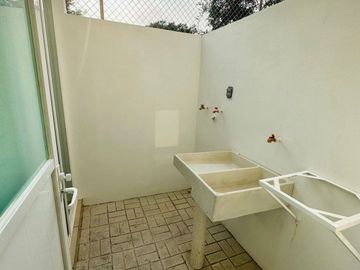 Una Casa Nueva con Alberca en Jiutepec Morelos, Cerca de Cueranaca