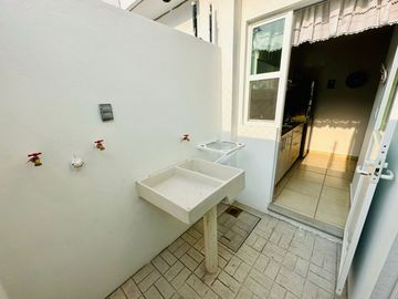 Una Casa Nueva con Alberca en Jiutepec Morelos, Cerca de Cueranaca