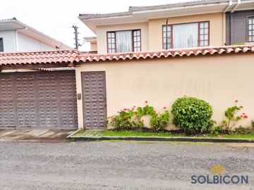 Casa en rio Amarillo, Cuenca de 4 habitaciones