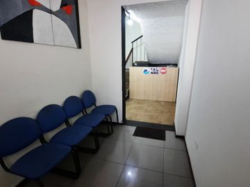 Vendo casa rentera Colegio Militar Eloy Alfaro Orellana