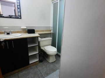 Vendo casa rentera Colegio Militar Eloy Alfaro Orellana