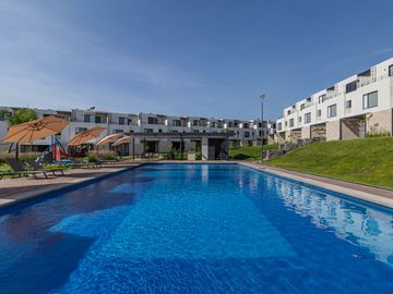 CASA EN VENTA AL SUR DE CUERNAVACA CON 3 RECAMARAS Y ALBERCA