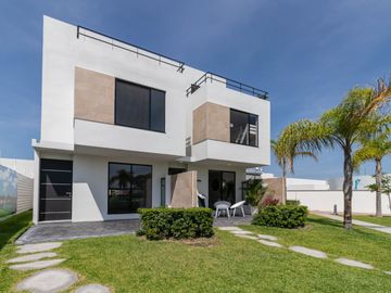 CASA EN VENTA AL SUR DE CUERNAVACA CON 3 RECAMARAS Y ALBERCA