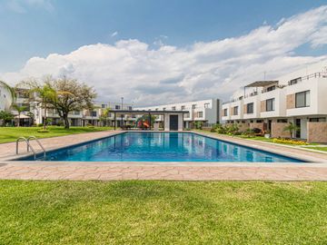 CASA EN VENTA AL SUR DE CUERNAVACA CON 3 RECAMARAS Y ALBERCA