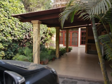 VENTA CASA CHACLACAYO CERCA A LA PLAZA CENTRAL