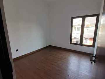 DIJUAL RUMAH KEKINIAN STRATEGIS DI KOMPLEK ARCAMANIK ENDAH KOTA BANDUNG