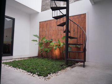 DIJUAL RUMAH KEKINIAN STRATEGIS DI KOMPLEK ARCAMANIK ENDAH KOTA BANDUNG