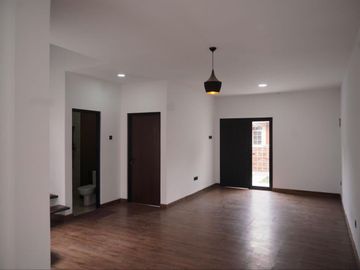 DIJUAL RUMAH KEKINIAN STRATEGIS DI KOMPLEK ARCAMANIK ENDAH KOTA BANDUNG