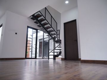 DIJUAL RUMAH KEKINIAN STRATEGIS DI KOMPLEK ARCAMANIK ENDAH KOTA BANDUNG
