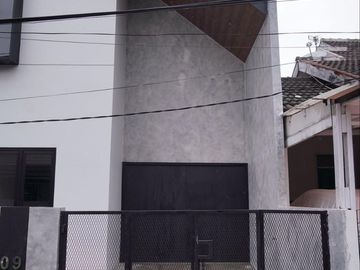DIJUAL RUMAH KEKINIAN STRATEGIS DI KOMPLEK ARCAMANIK ENDAH KOTA BANDUNG