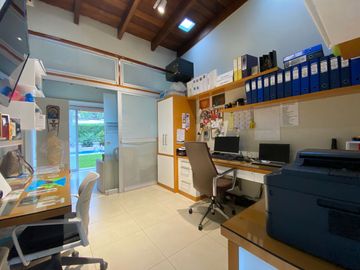 EXCLUSIVA CASA DE CAMPO CON PISCINA Y GRAN ÁREA SOCIAL EN FUNDO PASO CHICO, LURÍN
