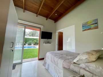 EXCLUSIVA CASA DE CAMPO CON PISCINA Y GRAN ÁREA SOCIAL EN FUNDO PASO CHICO, LURÍN