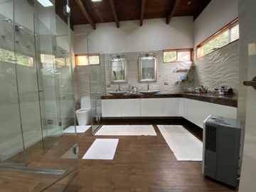 EXCLUSIVA CASA DE CAMPO CON PISCINA Y GRAN ÁREA SOCIAL EN FUNDO PASO CHICO, LURÍN