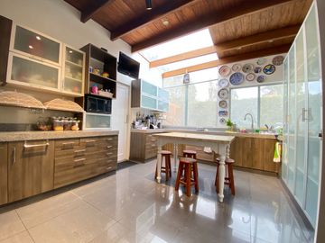 EXCLUSIVA CASA DE CAMPO CON PISCINA Y GRAN ÁREA SOCIAL EN FUNDO PASO CHICO, LURÍN
