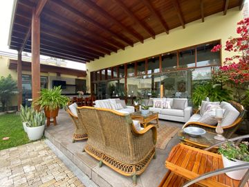 EXCLUSIVA CASA DE CAMPO CON PISCINA Y GRAN ÁREA SOCIAL EN FUNDO PASO CHICO, LURÍN
