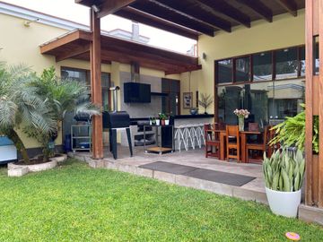 EXCLUSIVA CASA DE CAMPO CON PISCINA Y GRAN ÁREA SOCIAL EN FUNDO PASO CHICO, LURÍN