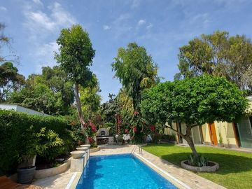 EXCLUSIVA CASA DE CAMPO CON PISCINA Y GRAN ÁREA SOCIAL EN FUNDO PASO CHICO, LURÍN