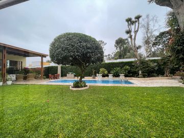 EXCLUSIVA CASA DE CAMPO CON PISCINA Y GRAN ÁREA SOCIAL EN FUNDO PASO CHICO, LURÍN