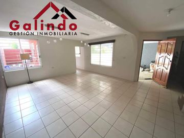 CASA USADA EN VENTA CENTRO DE BANDERILLA COCHERA 3 RECAMARAS