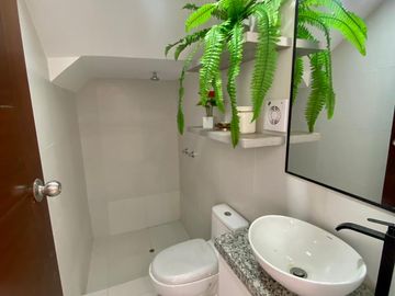 CASA DE ESTRENO  EN VENTA URB. MIRAFLORES COUNTRY CLUB