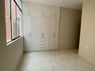CASA DE ESTRENO  EN VENTA URB. MIRAFLORES COUNTRY CLUB