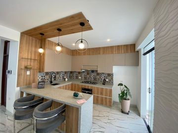 CASA DE ESTRENO  EN VENTA URB. MIRAFLORES COUNTRY CLUB