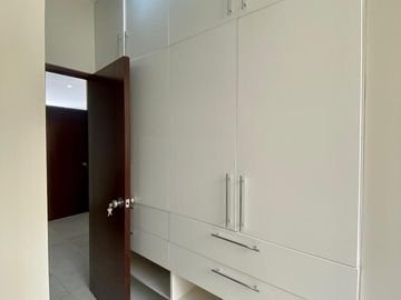 CASA DE ESTRENO  EN VENTA URB. MIRAFLORES COUNTRY CLUB
