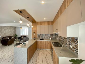 CASA DE ESTRENO  EN VENTA URB. MIRAFLORES COUNTRY CLUB