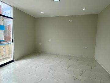 CASA DE ESTRENO  EN VENTA URB. MIRAFLORES COUNTRY CLUB