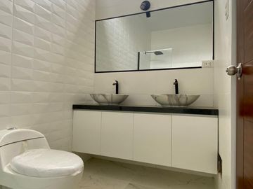 CASA DE ESTRENO  EN VENTA URB. MIRAFLORES COUNTRY CLUB