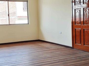 Casa 2 Apartamentos Independientes en la av. Maldonado en el sector Comercio