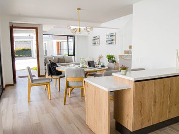 Casa de Venta por Estrenar en Tumbaco, cerca  del Tunel Guayasamin - Dormitorio Master en Planta Baja
