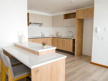 Casa de Venta por Estrenar en Tumbaco, cerca  del Tunel Guayasamin - Dormitorio Master en Planta Baja