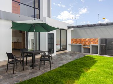 Casa de Venta por Estrenar en Tumbaco, cerca  del Tunel Guayasamin - Dormitorio Master en Planta Baja