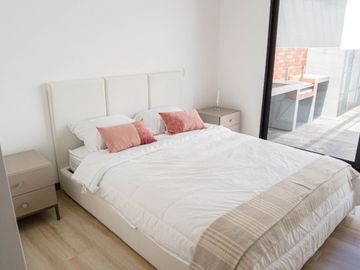 Casa de Venta por Estrenar en Tumbaco, cerca  del Tunel Guayasamin - Dormitorio Master en Planta Baja